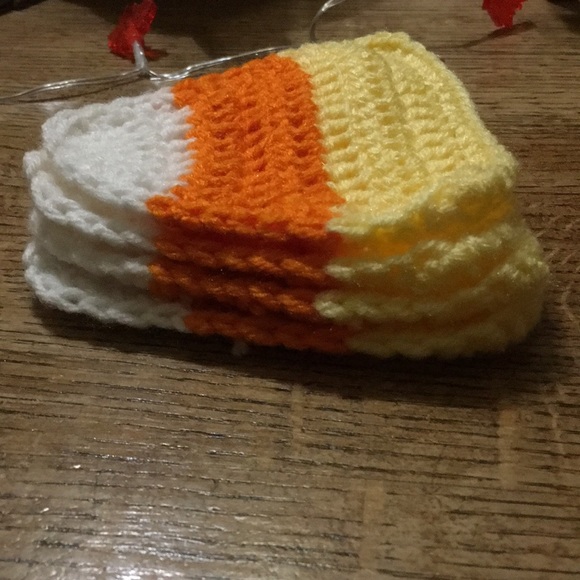 Crochet candy corn coasters - Picture 8 of 8